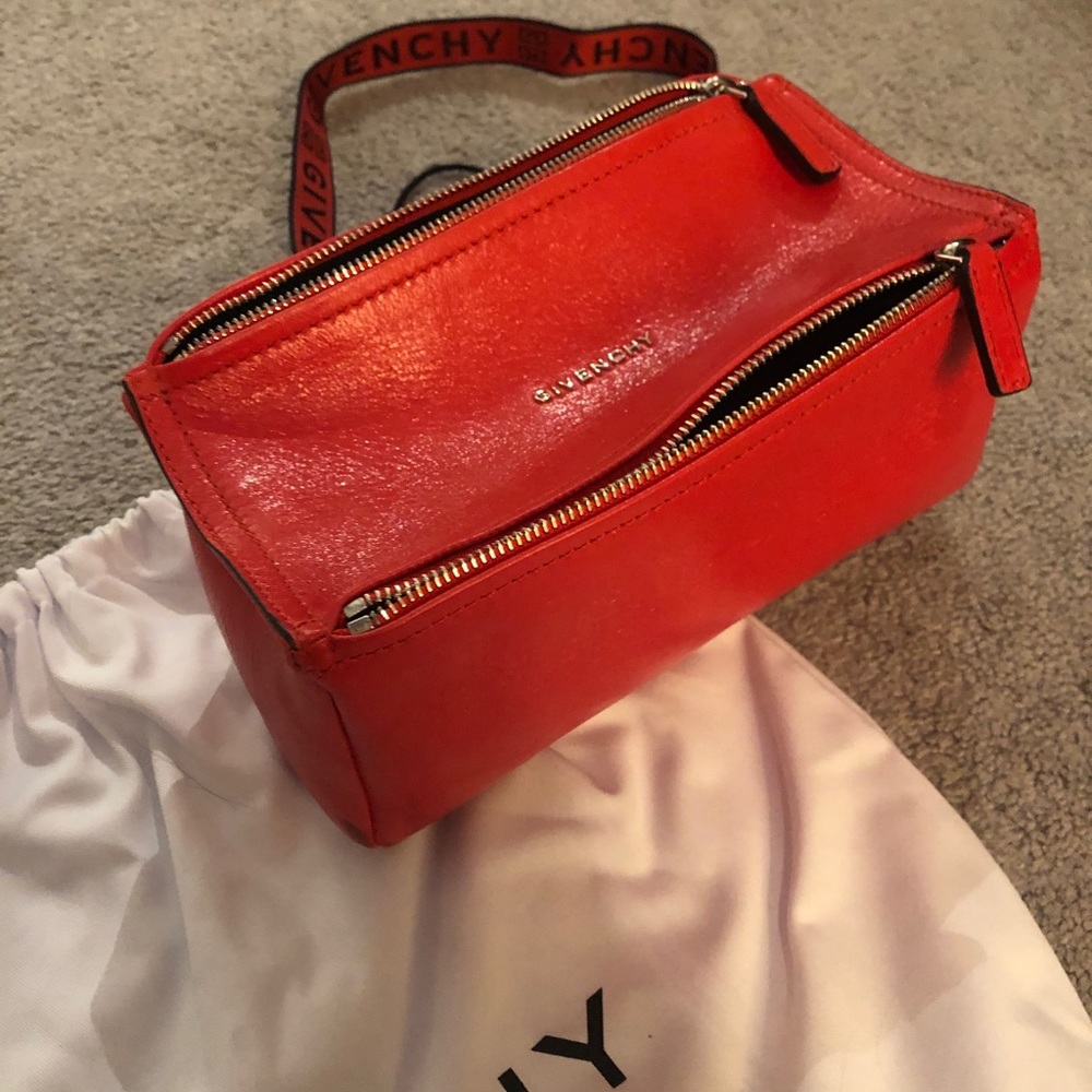 Givenchy - Picture 5 of 7